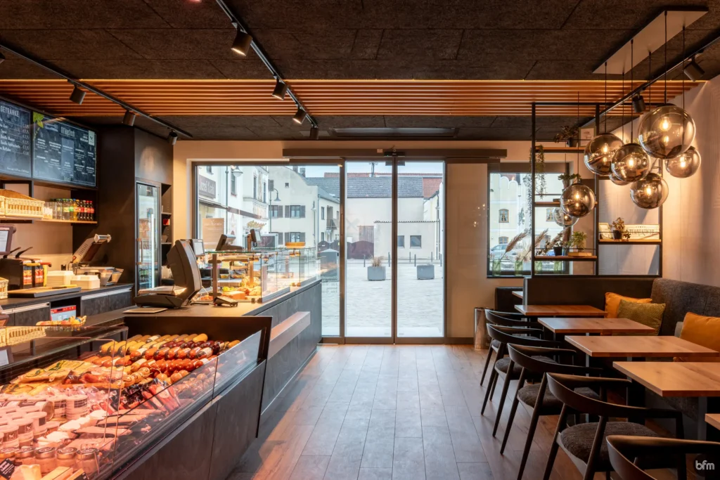 Metzgereieinrichtung der Metzgerei Böhmfelder realisiert durch bfm Ladenbau